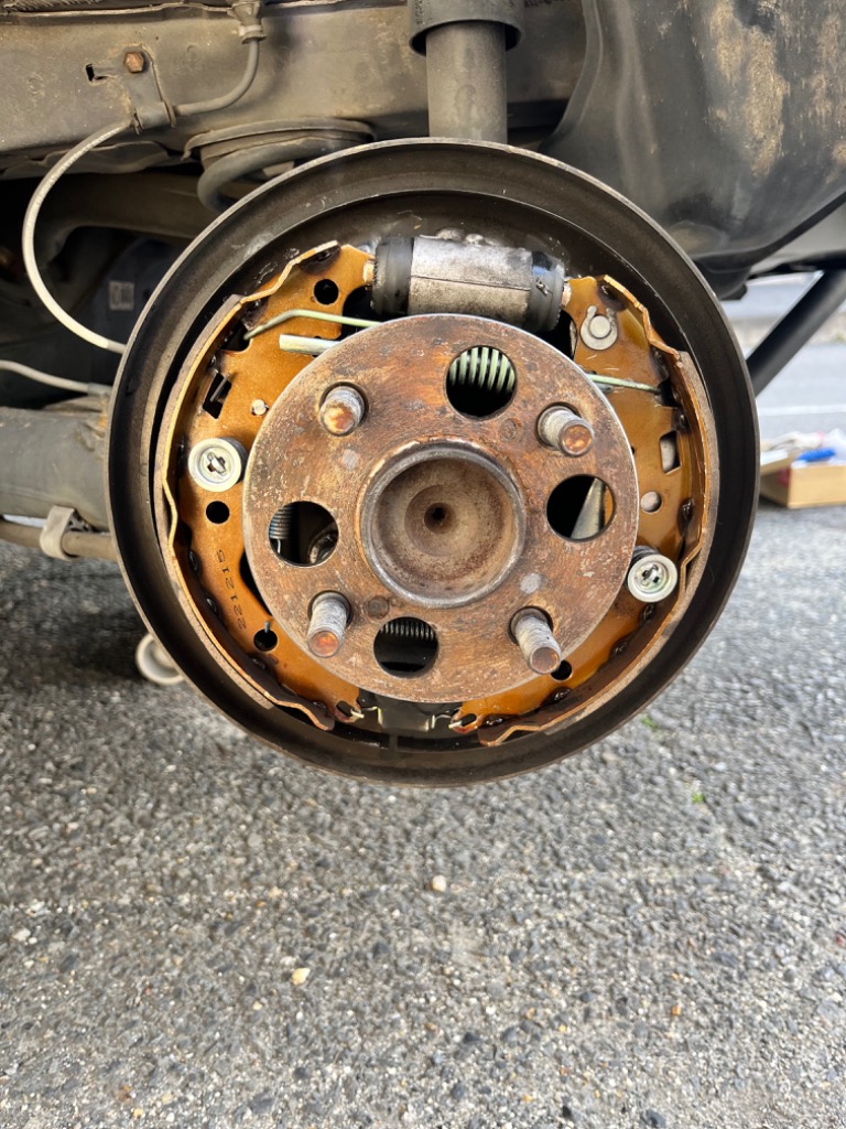送料無料 リアブレーキシュー ヴィッツ KSP90 NCP95 SCP90 用 FB2383