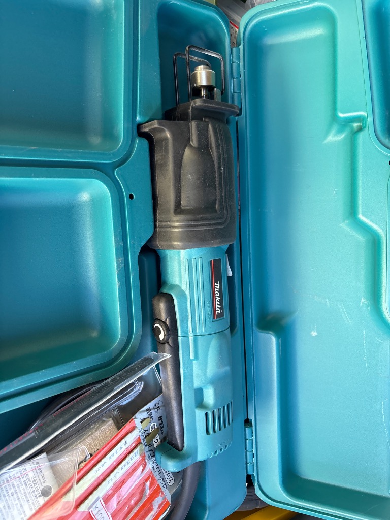 makita マキタ 小型レシプロソー 100V JR1000FTK ※ケース makita マキタ 小型レシプロソー 100V JR1000FTK ※ケース