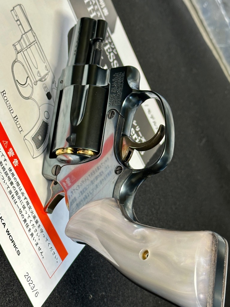タナカ　S&W 38 トラビス　ラミネート・ホワイトパールグリップ タナカ S&W 38 トラビス ラミネート・ホワイトパールグリップ