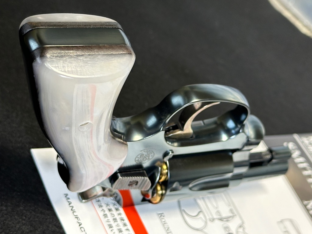 タナカ　S&W 38 トラビス　ラミネート・ホワイトパールグリップ タナカ S&W 38 トラビス ラミネート・ホワイトパールグリップ