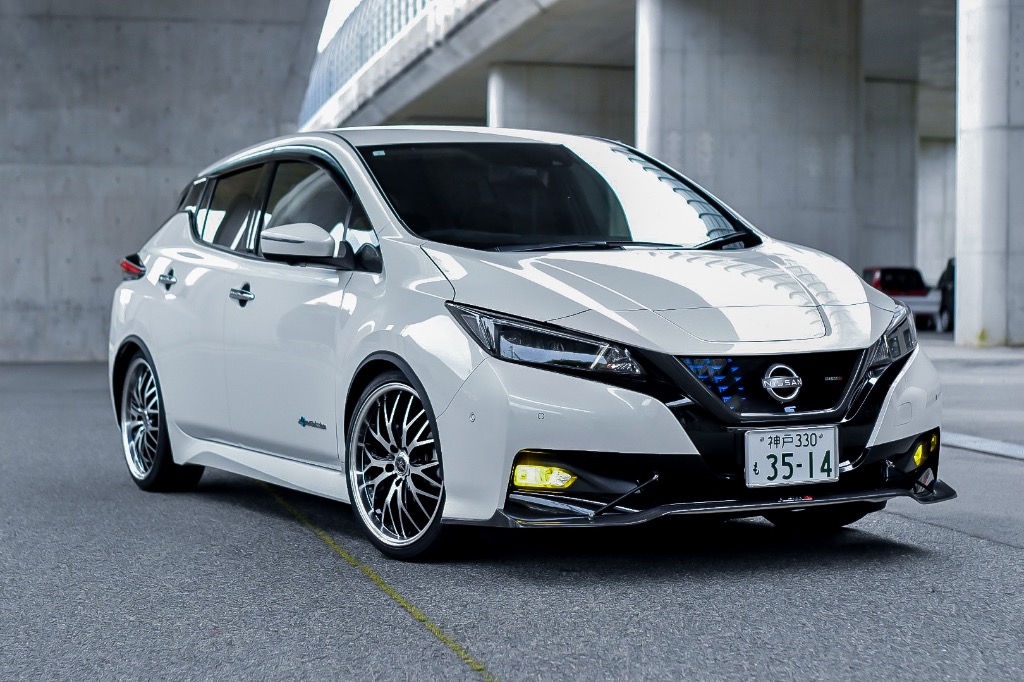 HCS 日産リーフ ZE1 カーボンVモーショングリル 張り付けタイプ / ニッサン NISSAN LEAF 新型リーフ カスタム パーツ  :ZE1VG-H:HCS Yahoo!店 - 通販 - Yahoo!ショッピング