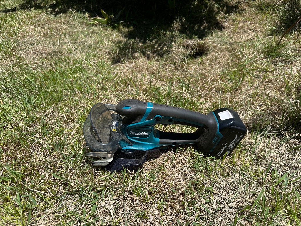 Makita コードレス芝刈り機 MUM165DS Makita コードレス芝刈り機 MUM165DS マキタ コード式芝生バリカン芝