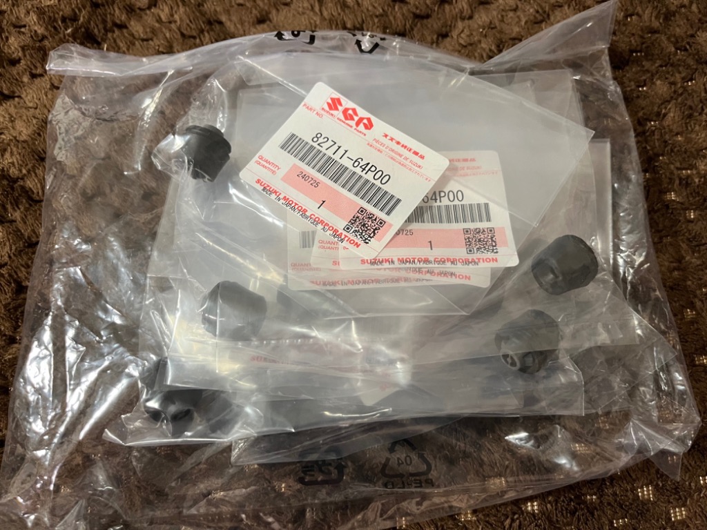 スズキ スズキ純正 エブリィ リアドアクッションRH/LH 82711