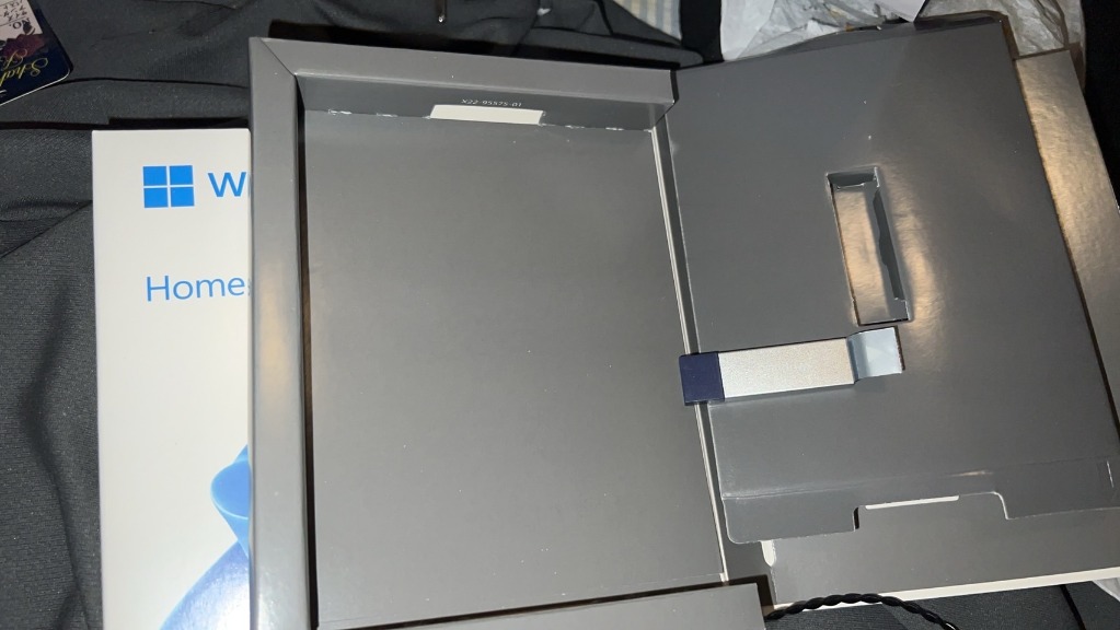 【開封品】Windows 11 Home USB付き microsoft_haj_00108_windows_11
