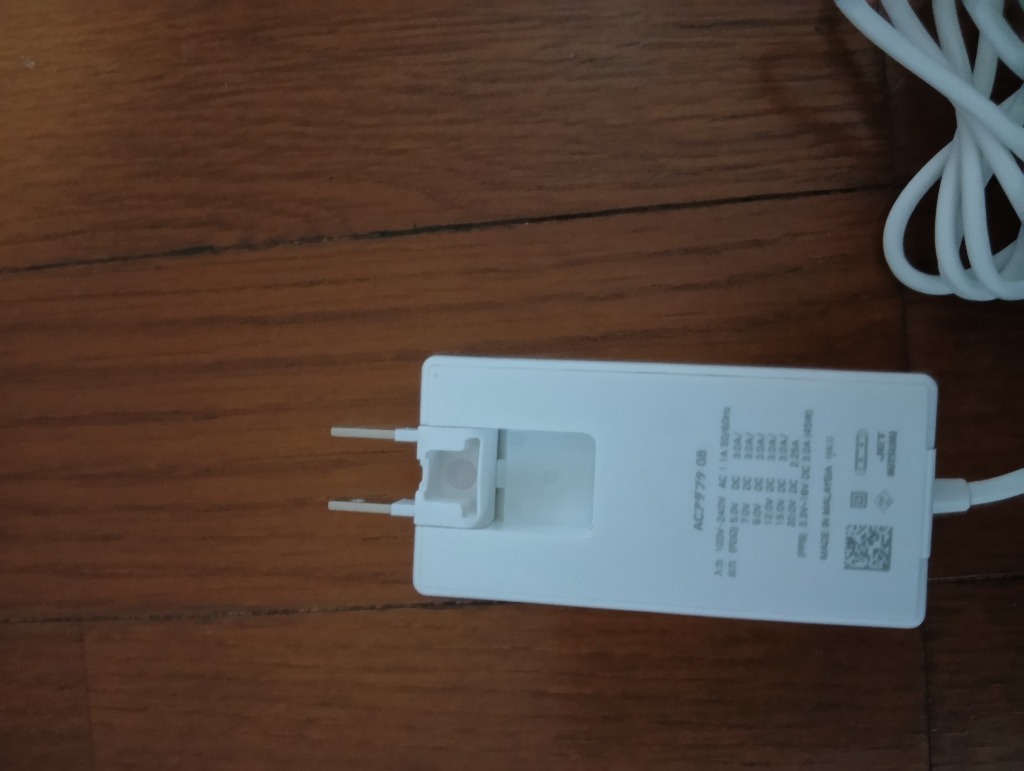 NTTドコモ純正品】ACアダプタ 08 Type-C 最大45W 高速充電 異常