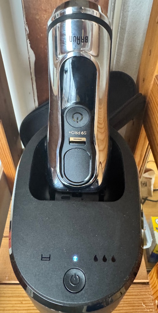 BRAUN（ブラウン） シリーズ9 PRO+ シルバー メンズ 電気シェーバー