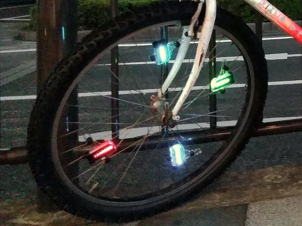 時間経過で光の模様が変化 自転車ホイールLEDライト カスタマイズ タイヤ スポーク 反射板 _ :4573163961656:Hiro land -  通販 - Yahoo!ショッピング