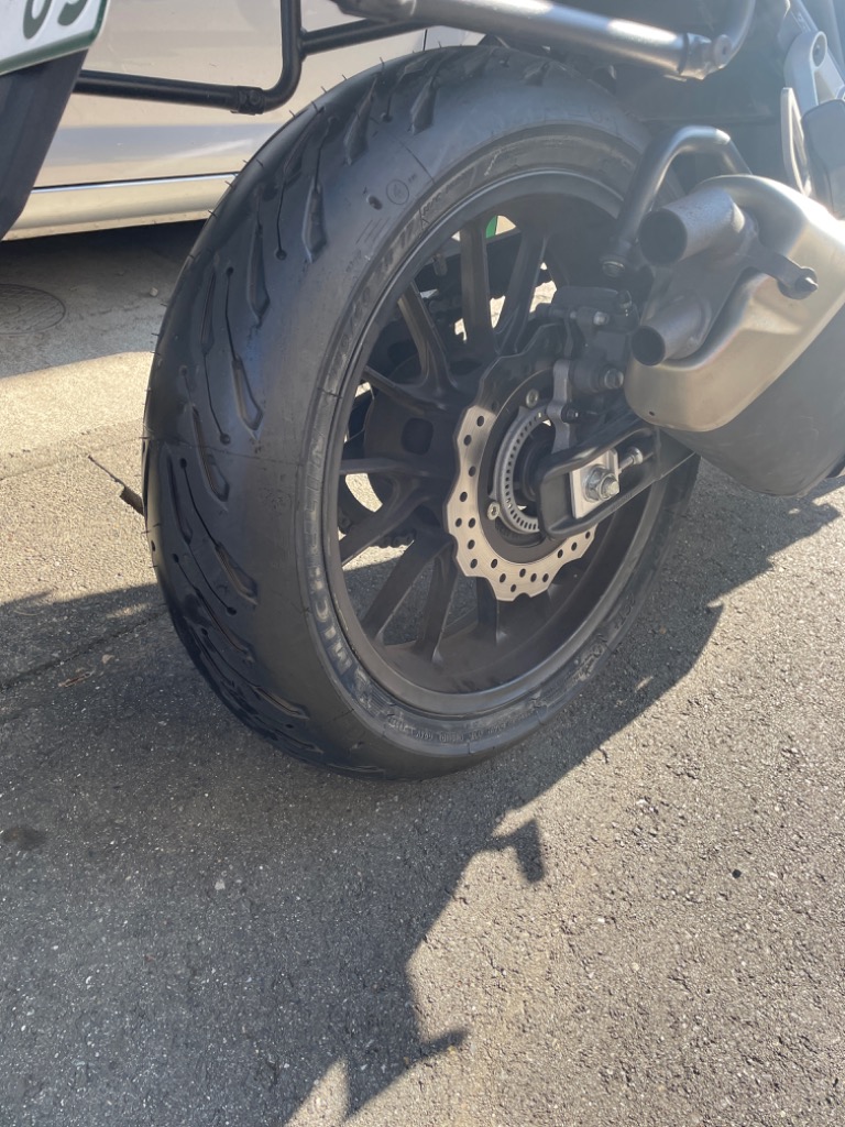 訳あり ミシュラン ROAD 5 リア 160/60 ZR17 ミシュラン ロード5 160/60ZR17 (バイク用タイヤ) 価格比較