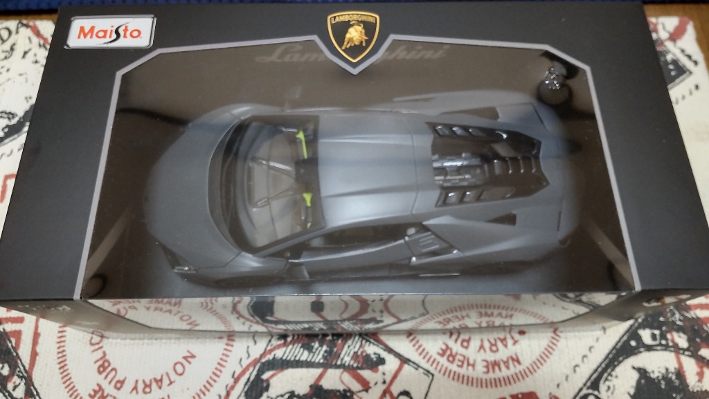 ミニカー 1/18 maisto 2023 ランボルギーニ レヴエルト