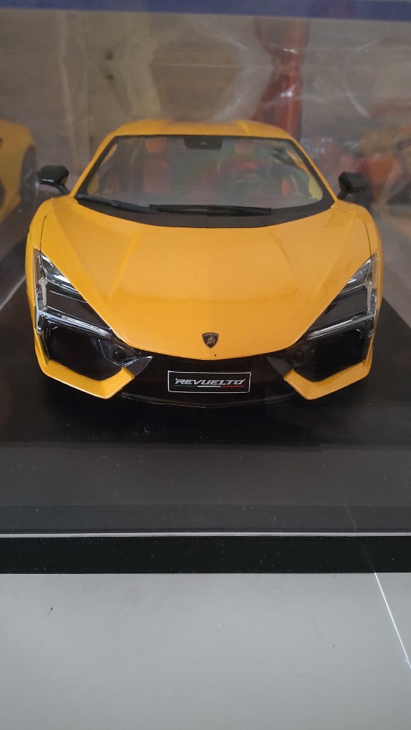 ミニカー 1/18 maisto 2023 ランボルギーニ レヴエルト