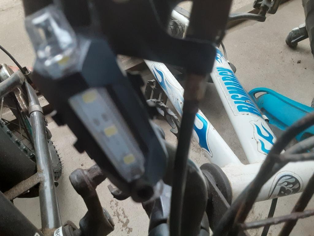 自転車用 ヘッドライト 大光量 LED 充電式 サイクルライト 驚異の明るさ COB型照明 防滴 4種点灯パターン 工具不要 すぐ着く ◇  充電式COB自転車ライト HAC :20161004-hac1500:i-shop7 - 通販 - Yahoo!ショッピング