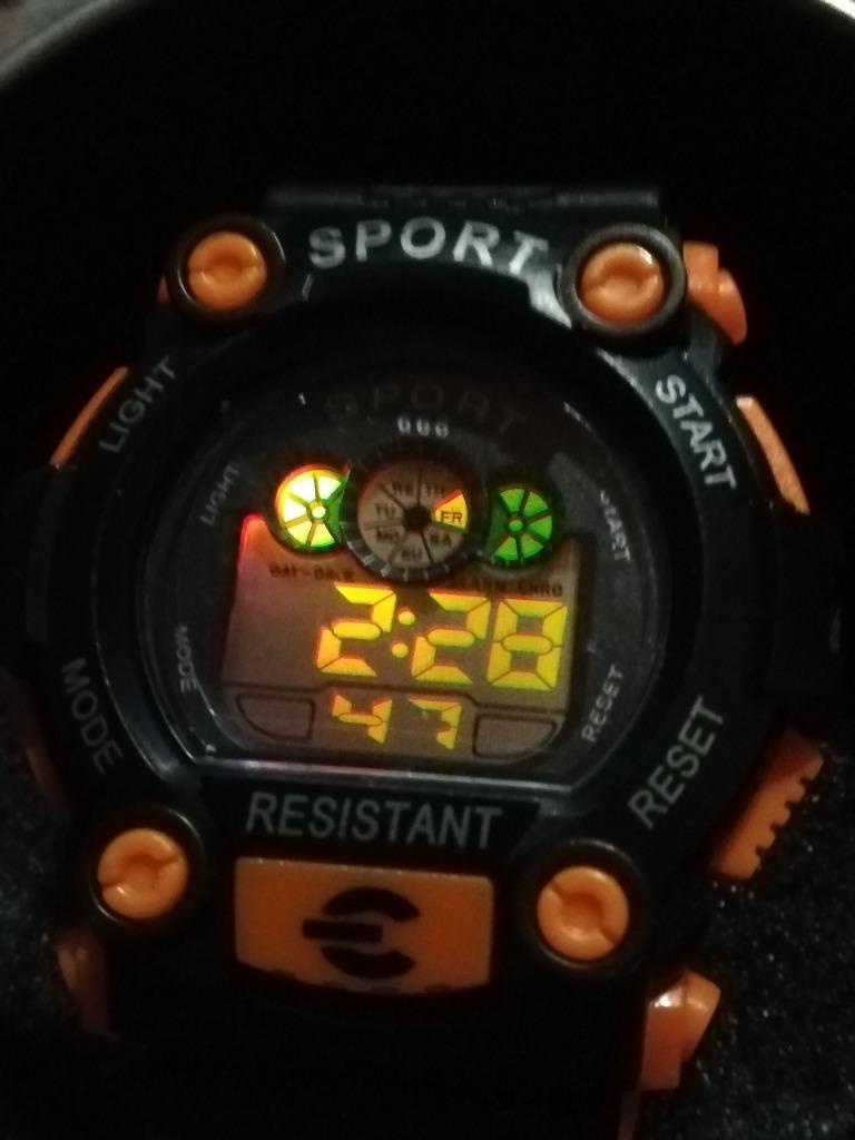 腕時計 デジタルウォッチ 防水 多機能 バックライト 液晶 スポーツ時計 