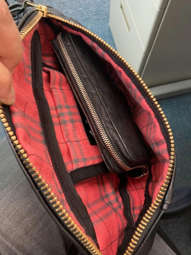 ほぼ新品schott ショット　パデットレザーバナナボディバック　ワンショルダー Schott N.Y.C (ショット) パデット レザー バナナ ボディバッグ