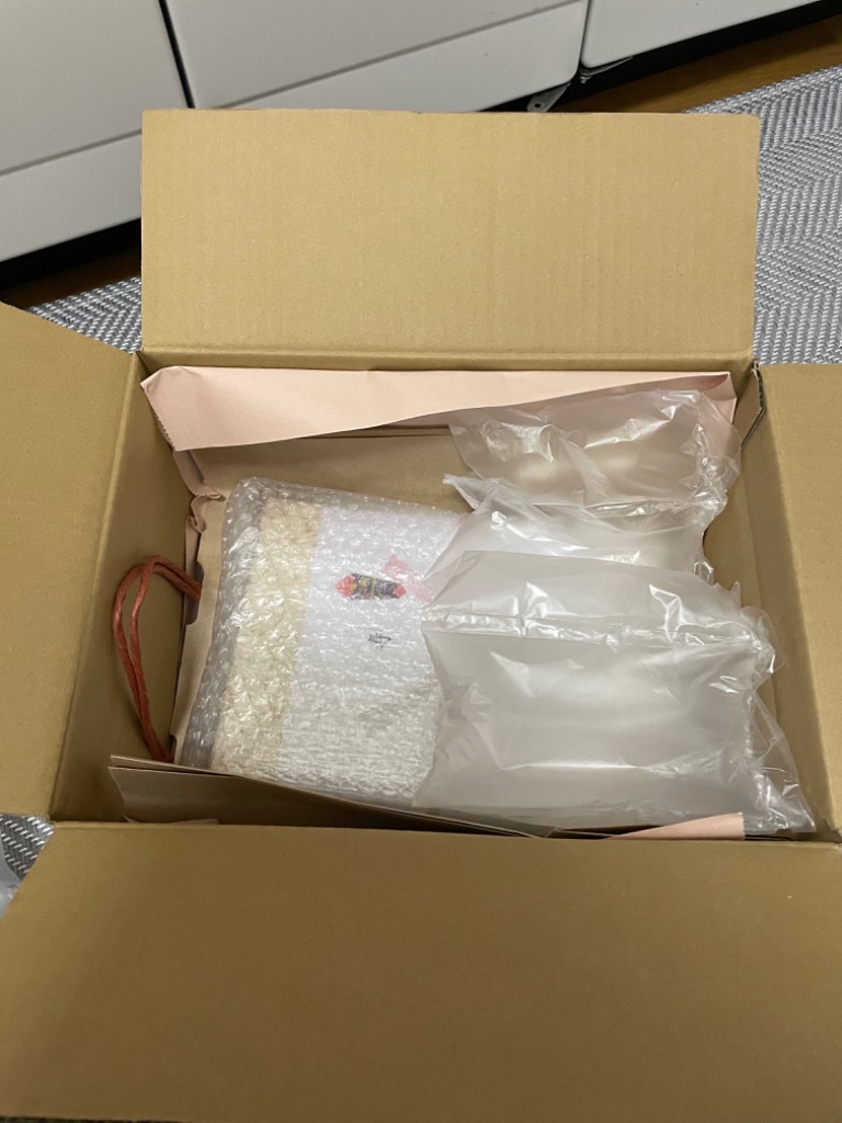 即発送！新品未使用【正規ギフト包装】1点限り⭐︎ ギフトボックス 紙箱 ラッピング ギフト箱 プレゼント箱 クラフト