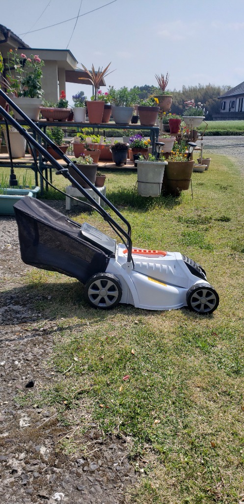電動芝刈り機 アイリスオーヤマ Amazon.co.jp: アイリスオーヤマ 電動芝刈り機 刈り込み幅200mm