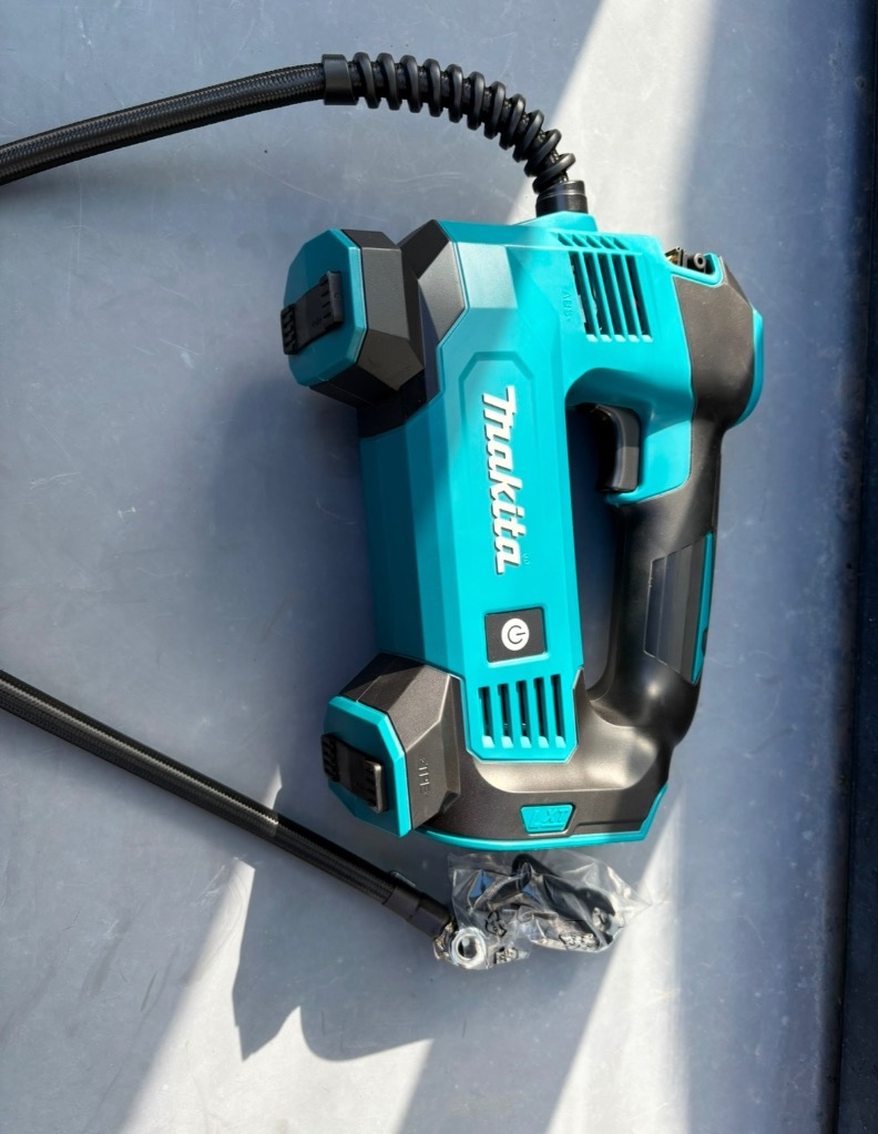 マキタ（makita） 充電式空気入れ 18V MP180DZ 本体のみ(バッテリ