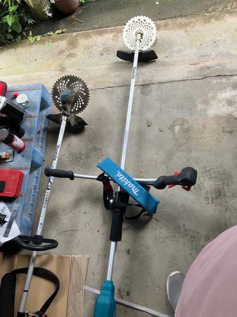 マキタ 18V 充電式草刈機 MUR195UDZ Uハンドル 本体のみ マキタ 18V 充電式草刈機 MUR195UDZ Uハンドル 本体のみ