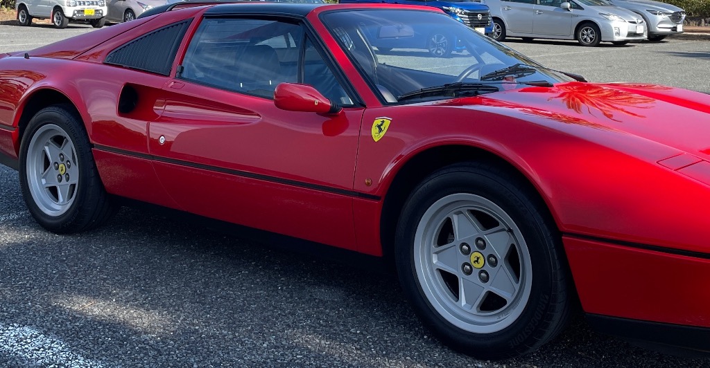 【希少品】フェラーリ　純正　センターキャップ　レッド Ferrari フェラーリ純正 ホイールセンターキャップセット (New