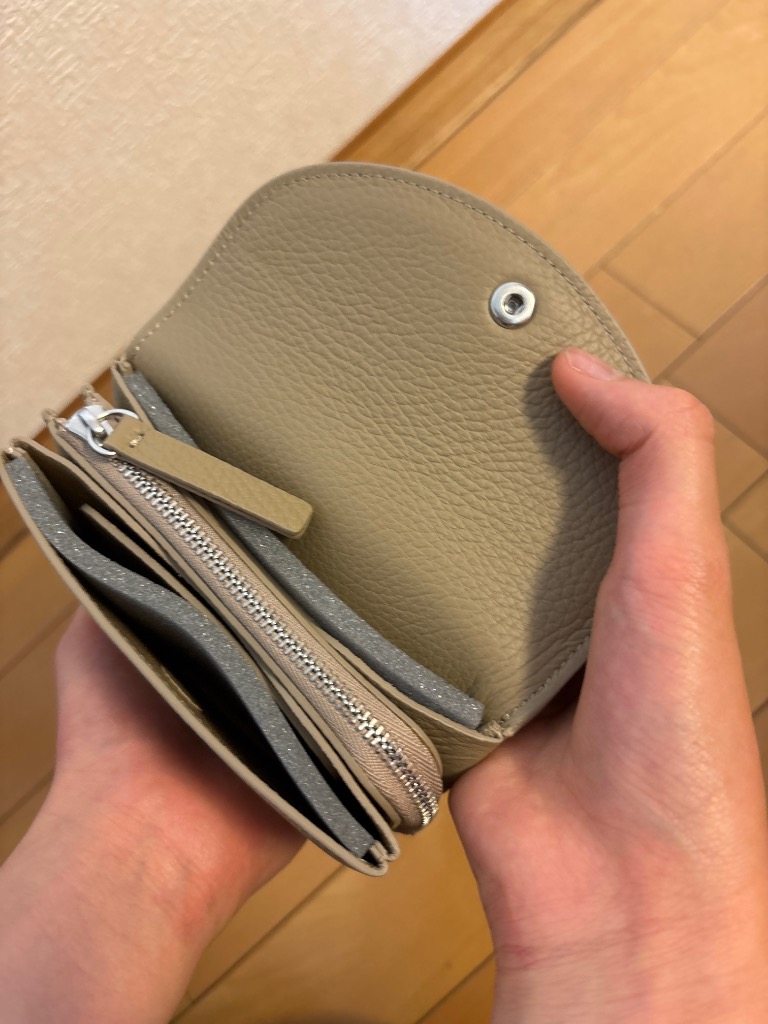 STUDIO LA CAUSE シュリンクレザー M　 財布 　 ライトグレー STUDIO LA CAUSE / スタジオラコーズ 内縫いフラップ財布 M