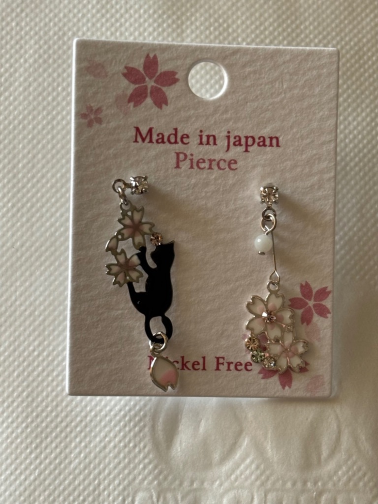 ピアス イヤリング 猫 cat アシンメトリー エナメル レジン