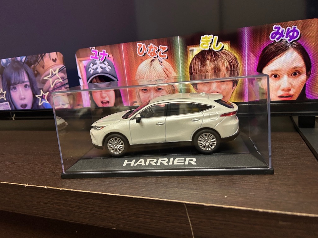 HARRIER シルバー ミニカー 透明ケース付き HARRIER シルバー ミニカー 透明ケース付き Amazon | カラーサンプル 1