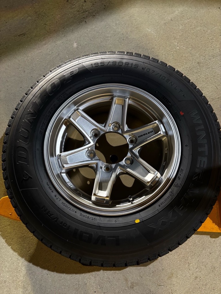 DUNLOP（ダンロップ） 195/80R15 107/105L LT スタッドレスタイヤ
