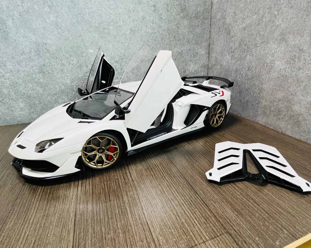 オートアートアベンタドールS　ランボルギーニ1:18ホワイト fit=scale-down,w=1200