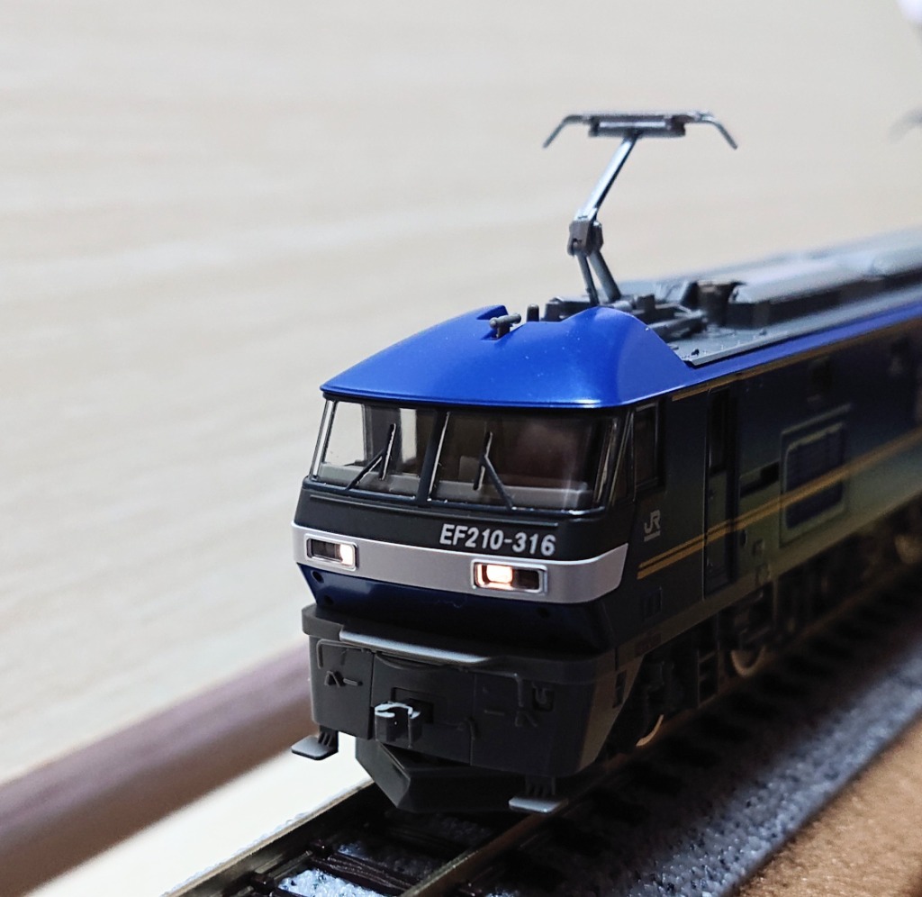 TOMIX EF210-117(加工品) EF210-300桃太郎ラッピングを弄る。交換部品の取付け TOMIX 7138