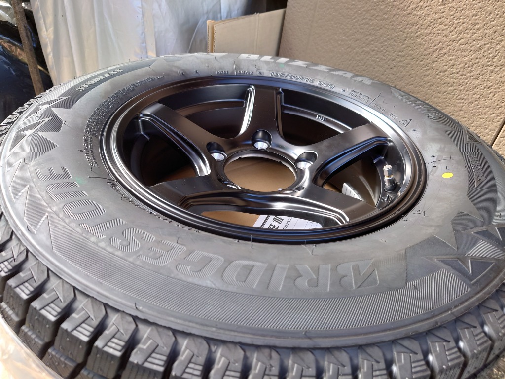 ブリザック 在庫有 スズキ ジムニーノマド(JC74W)用 195/80R15 96Q