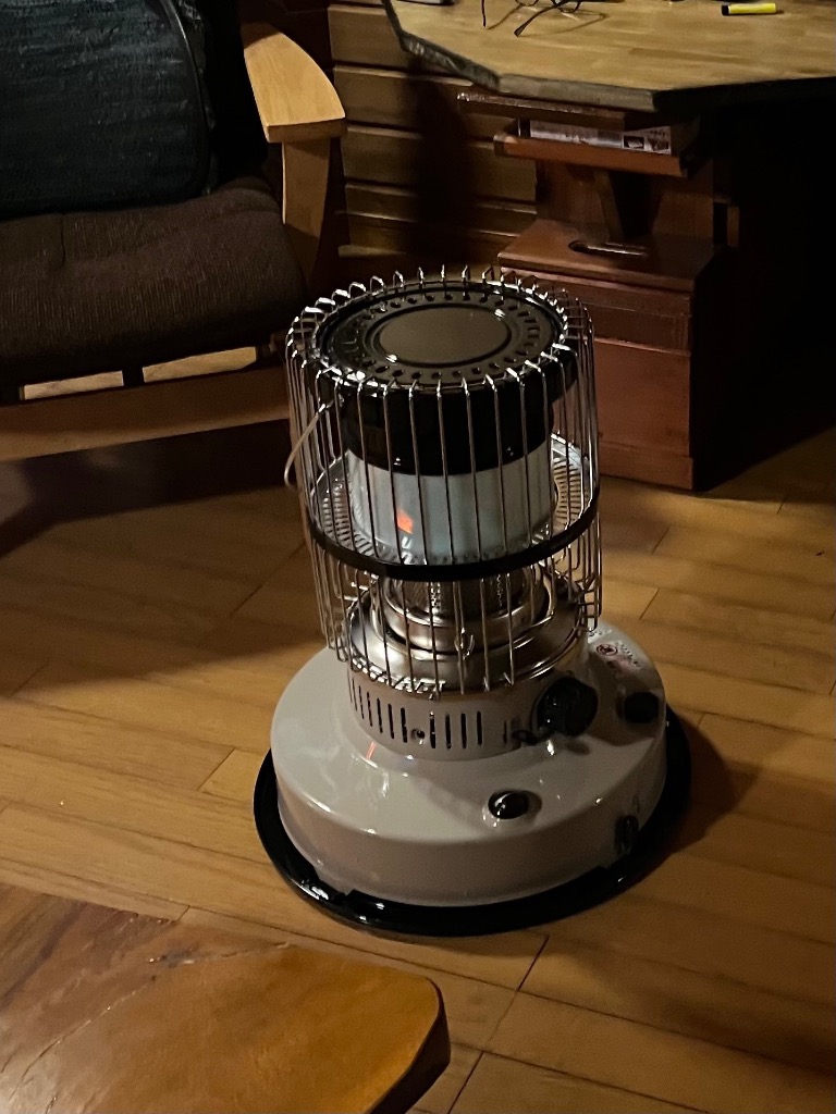 トヨトミ 対流形ダブルクリーン石油ストーブ 木造 12畳まで