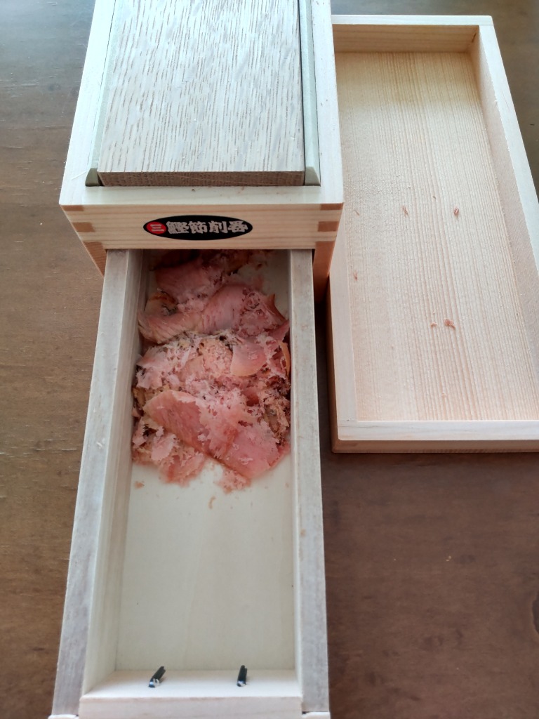敬老の日 【名入れ無料】鰹節削り器 王座&枕崎産 新さつま節