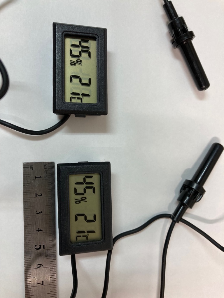 温湿度計付き。OSB木製ケージ(未使用) OSB木製ケージ(未使用)2個セット 温湿度計付き。OSB木製ケージ