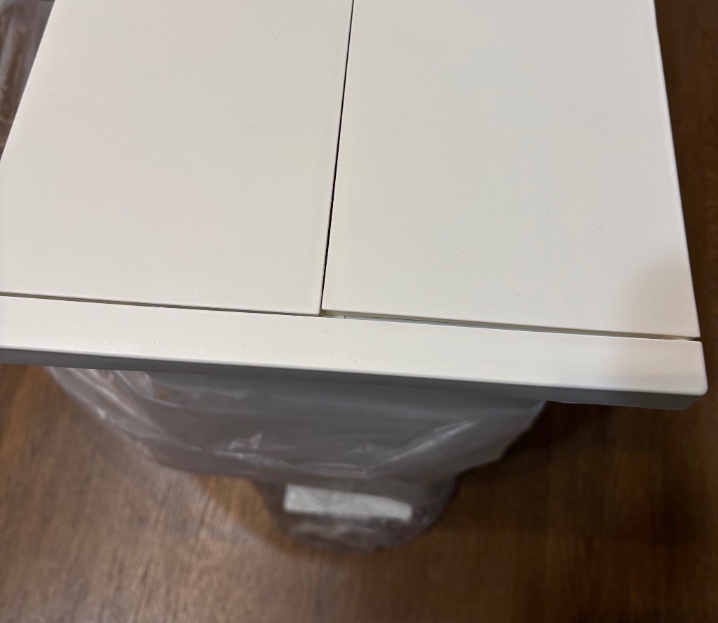 KEYUCA ホワイト 45L ペダル式ごみ箱 新品未開封 KEYUCA（ケユカ） ゴミ箱 45L 両開き 蓋付き ペダル式 分別 キャスター