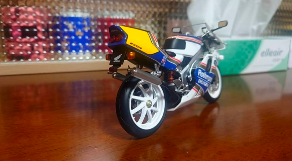 LCDモデル 1/12 ホンダ NSR250R SP ホワイト : キッドボックス LCDモデル 1/12 ホンダ NSR250R SP ホワイト : キッドボックス