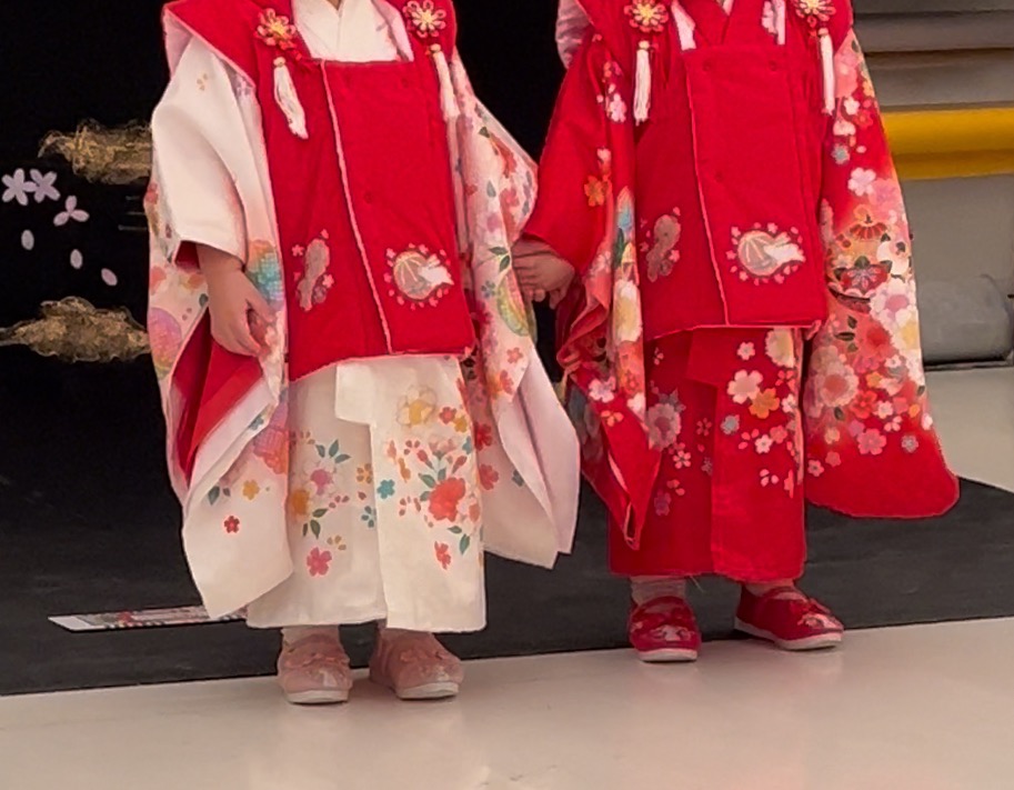 七五三 草履のかわりに履ける痛くない楽ちん靴 うさぎの刺繍 赤 ピンク 歩きやすい 草履 和柄の靴 15cm 16cm 17cm