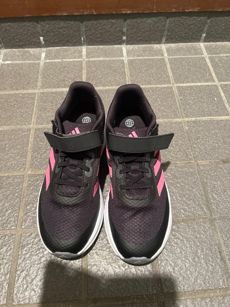 新品未使用adidas クラウドフオーム☆グレー ピンク スニーカー23 新品未使用adidas クラウドフオーム☆グレー ピンク スニーカー