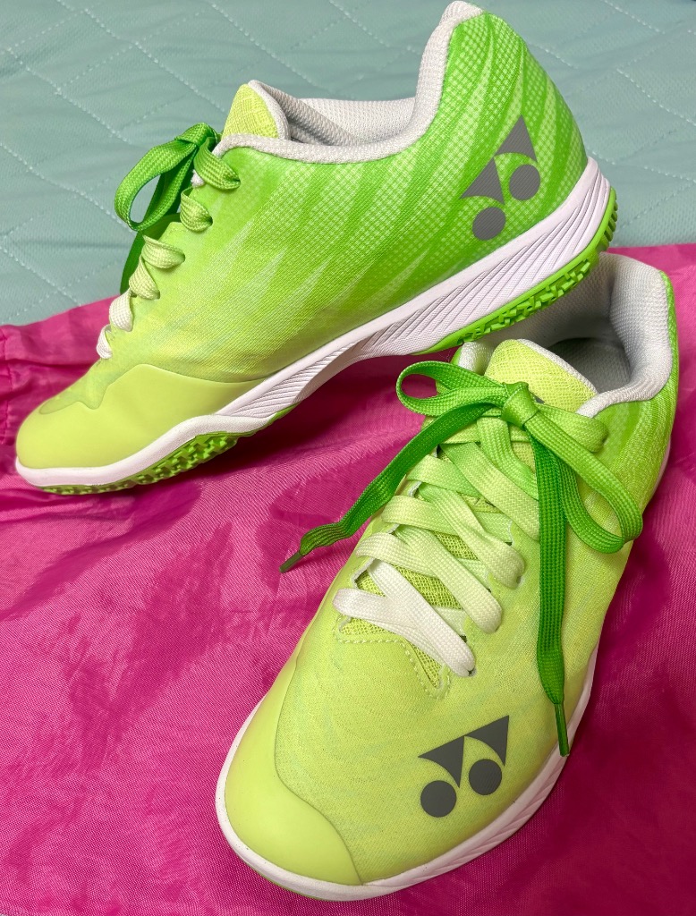 バドミントンシューズ 美品 YONEX 最終処分 YONEX バドミントンシューズ パワークッション