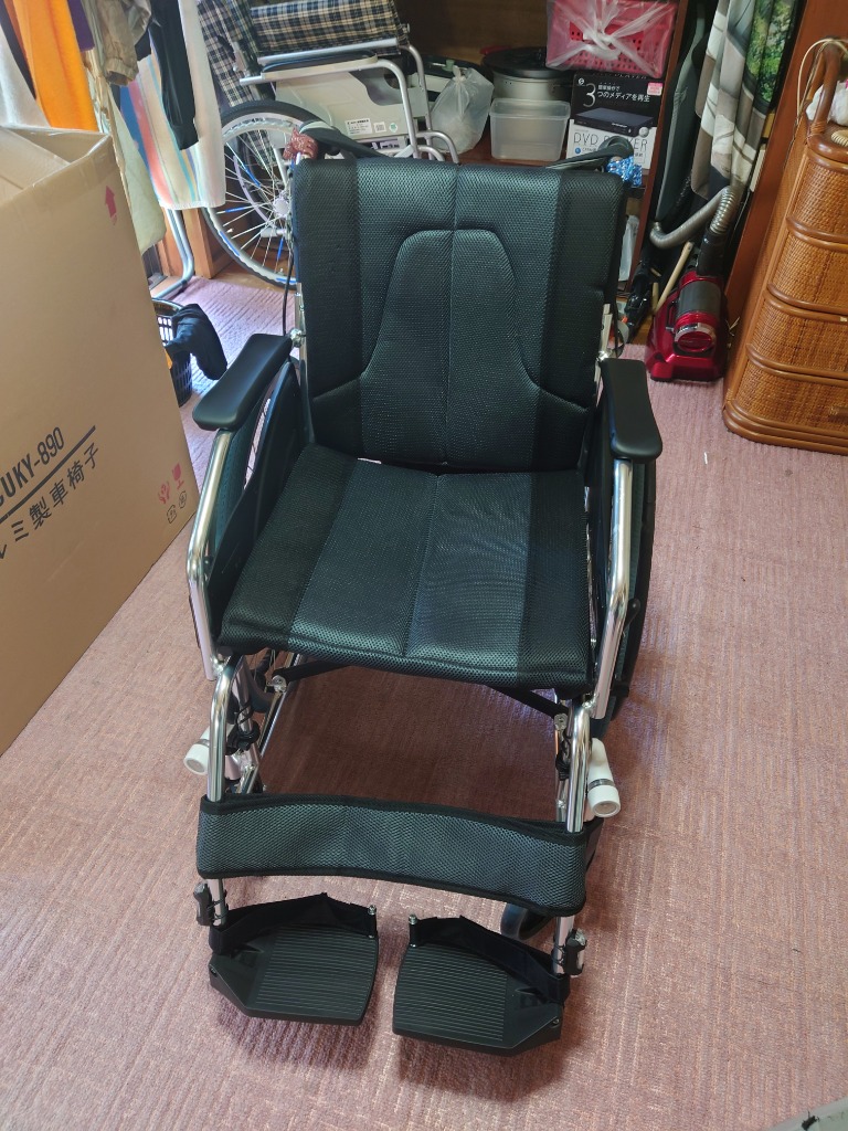 車椅子 ノーパンクタイヤ CUKY-890 幅広座面 高床 折りたたみ