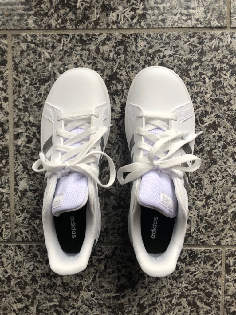 adidas アディダス スニーカー レディース 靴 白 ホワイト 銀色