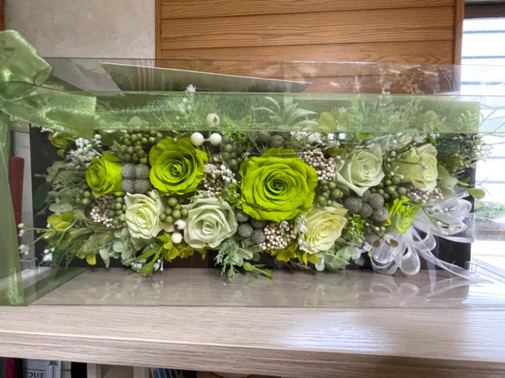 プリザーブドフラワー*ケース入り黒フレームアレンジ（グリーン