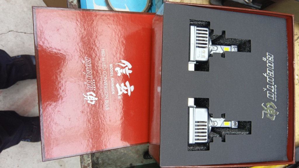 信玄 KABUTO 純正HID ledヘッドライト 交換 d1s d2s d3s d4s