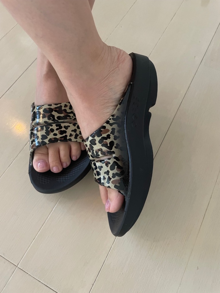 OOFOS ウーフォス Ooahh Luxe ウーアー リュクス リカバリー