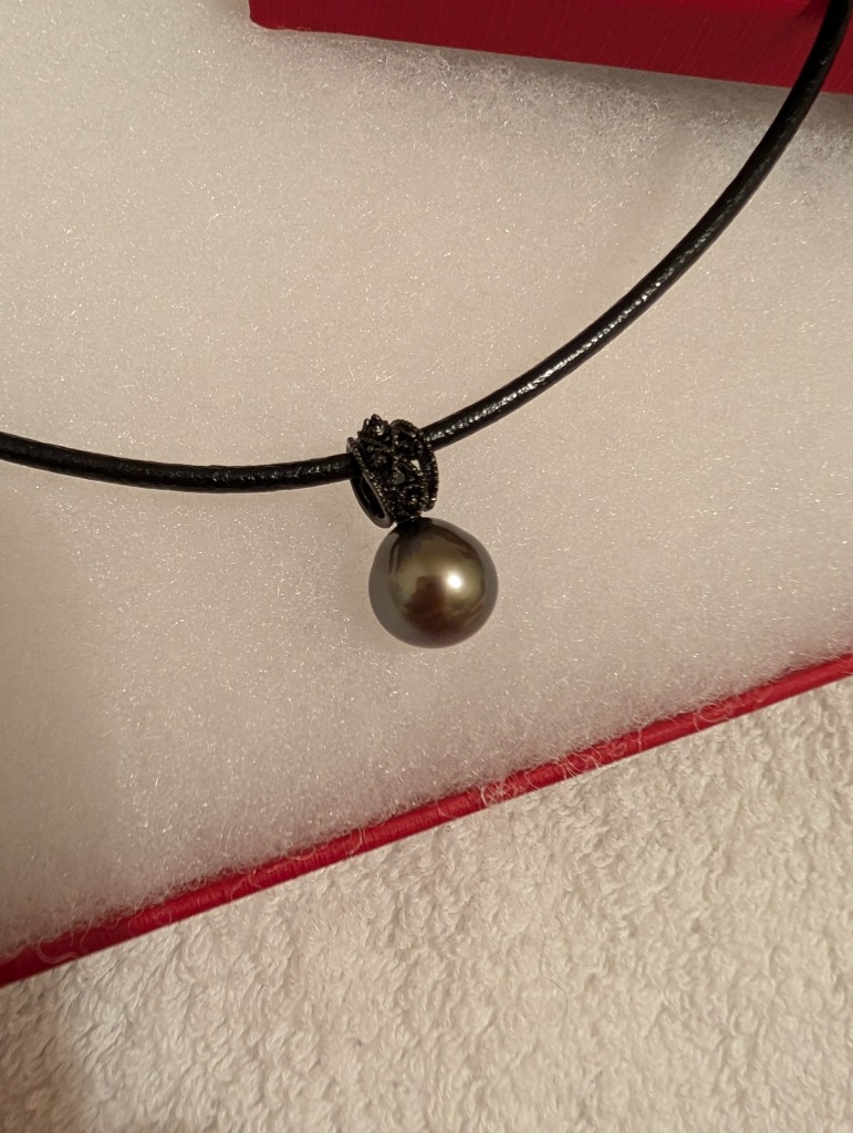 10mm 黒蝶真珠 ペンダントトップ 凛と輝く存在感！ブラックで