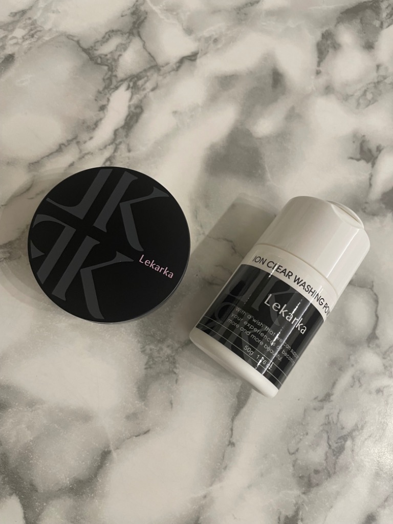 Lekarka RESTROBE MOIST FOUNDATION リストロボモイスト