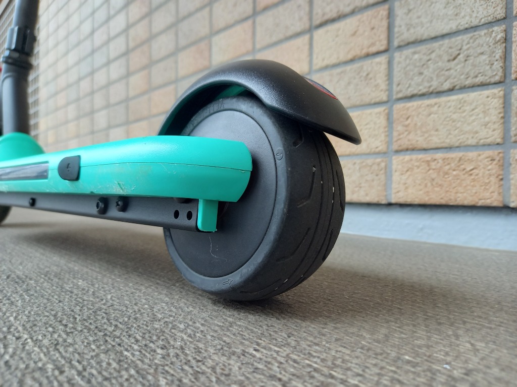 Segway-Ninebot eKickscooter A6 子ども用 電動キックスクーター