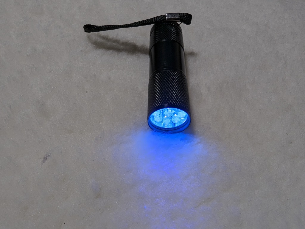 アニサキスライト ブラックライト 紫外線 UV 9LED 懐中電灯