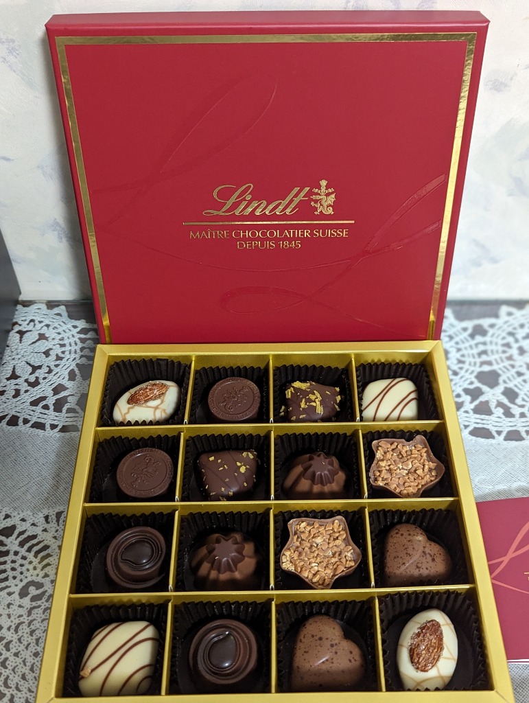 Lindt - 数量限定  大人気  リンツ チョコレート トリュフ Amazon.co.jp: Lindt Lindor Milk Chocolate Truffles (200g
