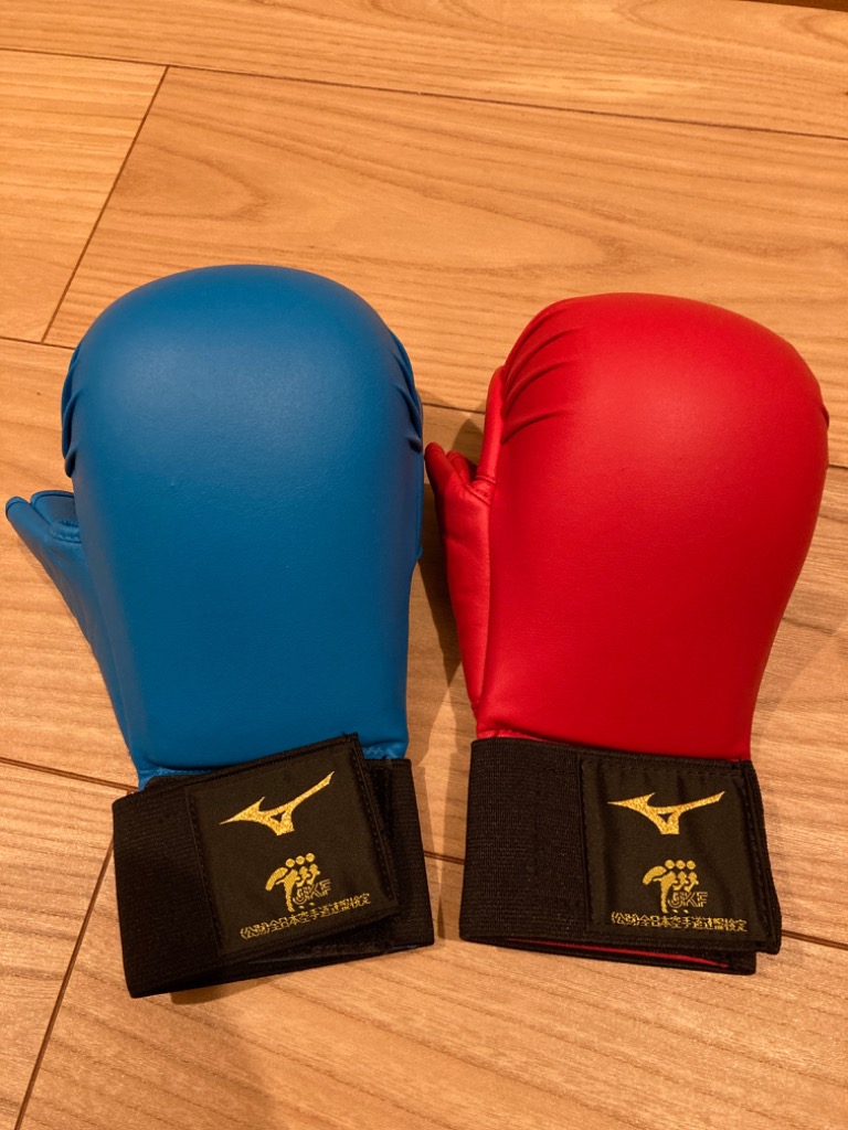 MIZUNO レッド、ブルーの2点セット ミズノ 空手 拳サポーター2個