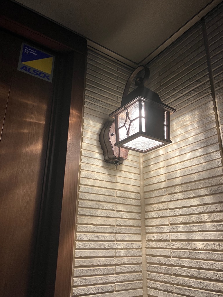 KOIZUMI AU42402L ポーチ灯 玄関灯 センサ付 防雨型ブラケット