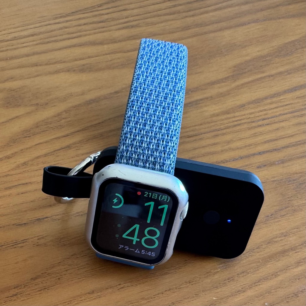 LooCo 【持ち運べるワイヤレス充電器】Apple Watch 充電器 モバイル 